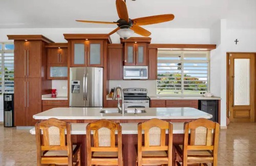 Morovis House | A Tranquil Sanctuary with 360° Views, Villa Rosalia