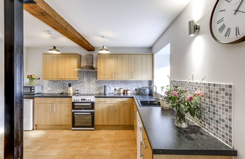 Ely Apartment | A unique 2 Bedroom Apartment with Cathedral views.