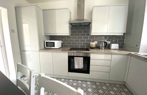 Merthyr Tydfil Cottage | A unique and stylish getaway cottage. Short stroll to Cyfarthfa Park/Castle.