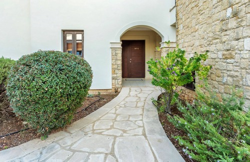 Aphrodite Hills Apartment | A unique apartment with the garden access to the pool