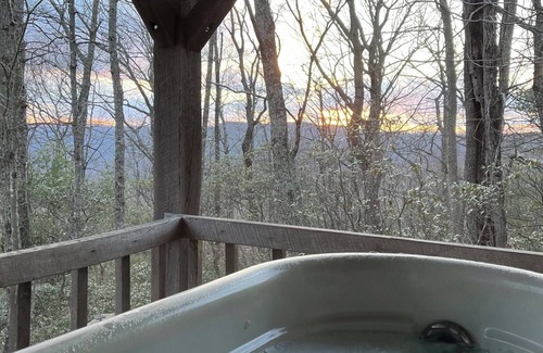 Piper Gap Cabin | A Unique Bed and Breakfast.Log Cabins, with Hot Tubs and Breakfast Delivered Each Morning :)