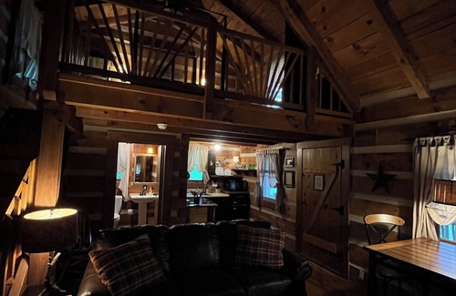 Piper Gap Cabin | A Unique Bed and Breakfast.Log Cabins, with Hot Tubs and Breakfast Delivered Each Morning :)