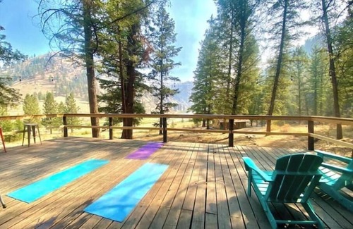 Shoup RV Rental | A Unique Escape on the Salmon River - Family Size!