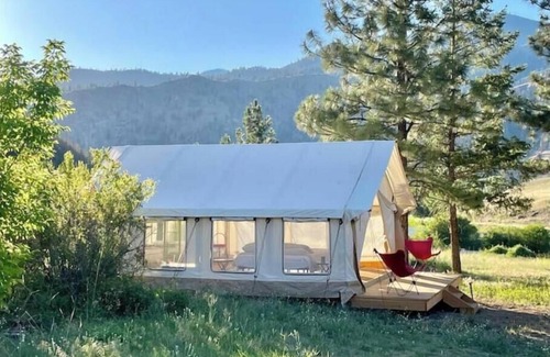 Shoup RV Rental | A Unique Escape on the Salmon River - Family Size!
