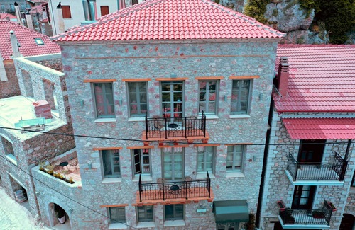 Arachova Hotel | A unique Hotel located in the center of Arachova - Greece