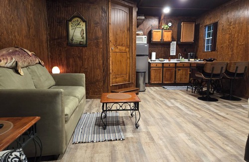 Hubert Apartment | A unique place with a style of its own. *Romantic Getaway packages available.