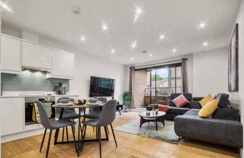 St Luke's Apartment | A Vibrant 2 Bed & 2 Bath in Old Street ZONE 1