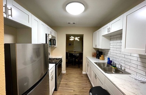 Temple House | A Vibrant Paradise - 3 BDR 2 BTH Home of Temple