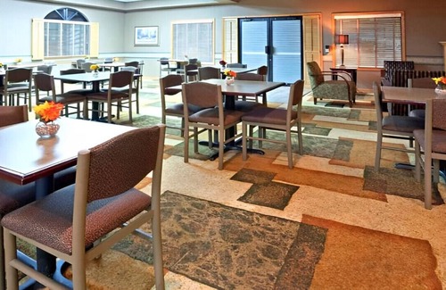 Eagan House | A Warm and Spacious Space with Free Coffee & Tea