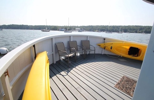 Mac Mahan Boat Rental | A Water Getaway. Vacation On A Houseboat in Maine, A Virtual Private Island.
