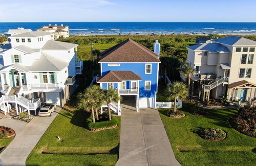 Pirates Beach West House | A Wave From It All Breathtaking views, fenced yard, A Wave From It All