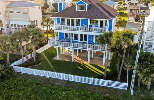 Pirates Beach West House | A Wave From It All Breathtaking views, fenced yard, A Wave From It All