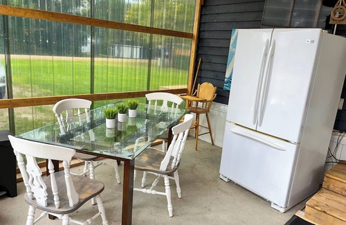 Bayfield Cottage | A Wave from it All, Huge Backyard!