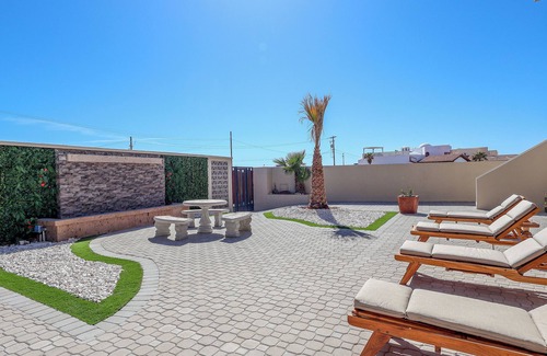 Jimenez House | A Wave FROM IT ALL: Stunning Ocean View Retreat Just Steps to the Beach!