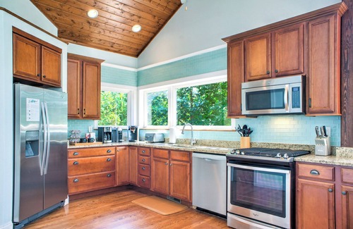 Rambling Ridge House | A Whispering Stream | Luxurious Mountain Home | Hot Tub and Sauna