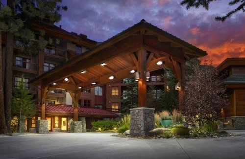 South Lake Tahoe Resort | A winter wonderland retreat in the heart of South Lake Tahoe’s Heavenly Village
