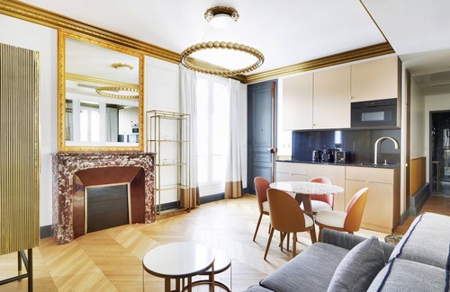 8th Arrondissement Apartment | A Wonderful 1-BR in the Champs Elysées