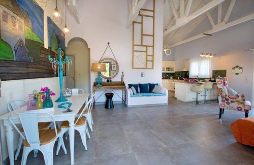 Mpogdanatika Villa | A wonderful private villa with artistic decoration and large ecological pool.