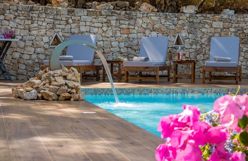 Mpogdanatika Villa | A wonderful private villa with artistic decoration and large ecological pool.