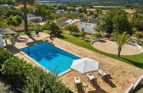 Moncarapacho e Fuseta Villa | A wonderful restored country house.