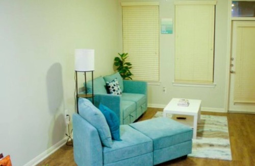 Lazybrook/Timbergrove Apartment | A Zen Oasis apt w/ pool view in Heights near Downtown, NRG, Galleria, & Med Cntr