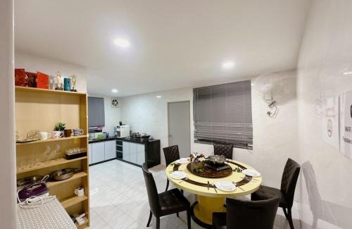 Taman Daya House | A01 Taman Daya Near Austin Family KTV Party 15pax