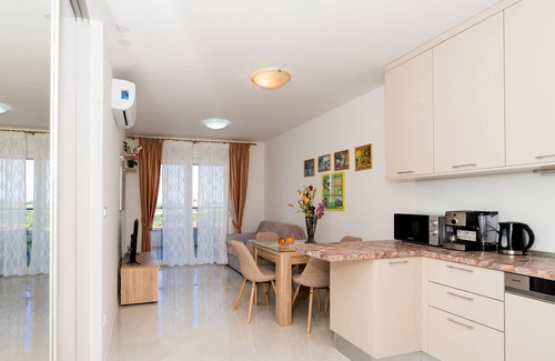 Mejasi Apartment | A1 - modern apt with the terrace & sea view
