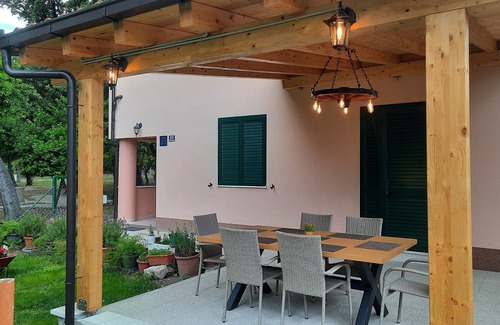 Kastela Apartment | A1 - spacious apartment just 40m from the beach