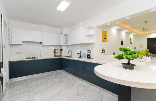 Kilimani Apartment | A1-Spacious Oak Residency Kilimani- Pool, Gym+ Lift