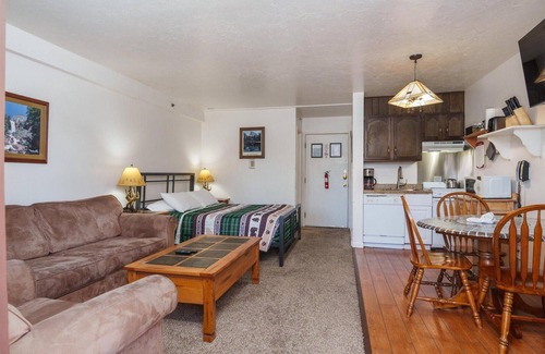 Yosemite West Condo | (A109) Studio Condominiums