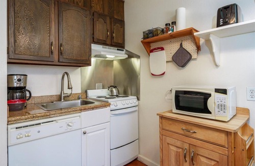 Yosemite West Condo | (A109) Studio Condominiums