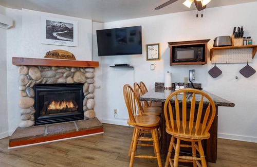 Yosemite West Condo | (A110) Studio Condominiums