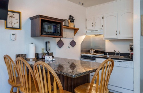 Yosemite West Condo | (A110) Studio Condominiums