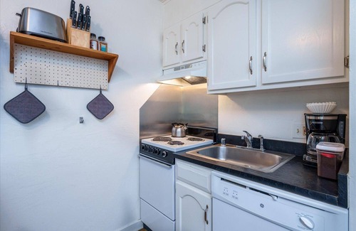 Yosemite West Condo | (A110) Studio Condominiums