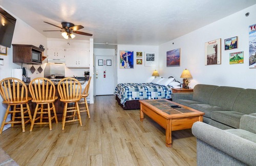 Yosemite West Condo | (A110) Studio Condominiums