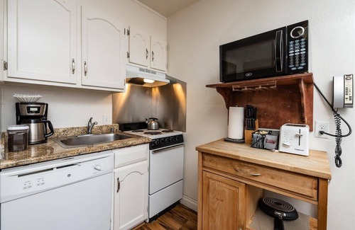 Yosemite West Condo | (A111) Studio Condominiums