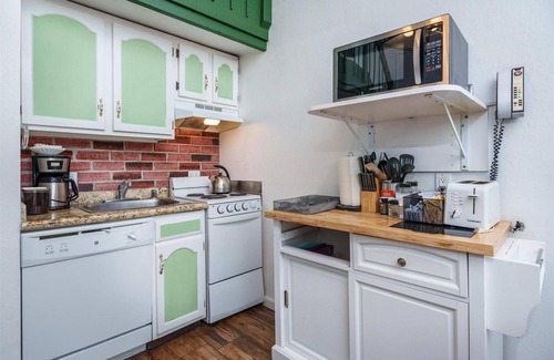 Yosemite West Condo | (A204) Loft Condominiums