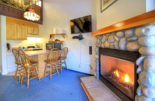 Yosemite West Condo | (A211) Loft Condominiums
