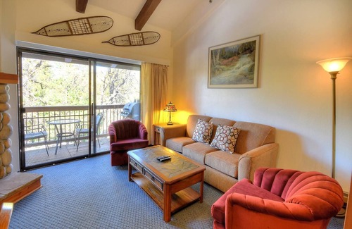 Yosemite West Condo | (A211) Loft Condominiums