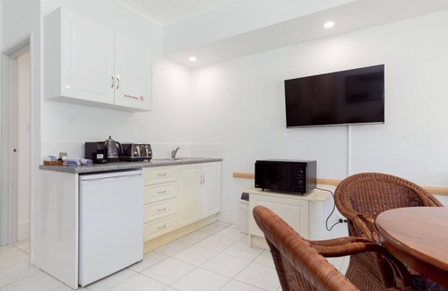 Connolly Apartment | A3 - Modern Apt w/Free Parking + Private Bathroom