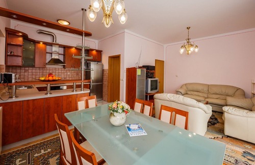 Kastela Apartment | A4 large 150 m2 apt with 4 bedrooms, big balcony,sea view and outside fireplace