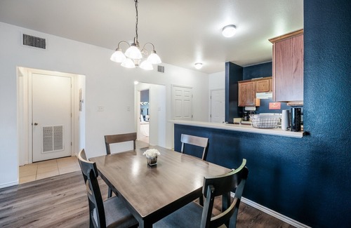Medical Center District Apartment | AA3 10% OFF Updated 2BR Apt Near Medical Center Fast WiFi With Parking