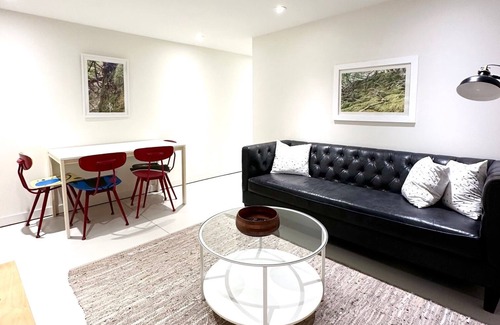 Waterloo Apartment | AAA location. Best location in Waterloo. Private Larger Bedroom A