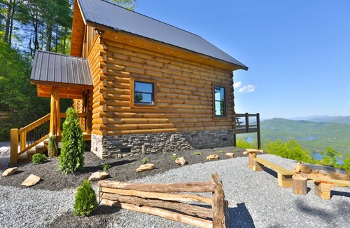 Almond Cabin | Aah Mazing Views log cabin