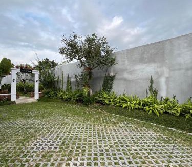 Ngaglik Villa | Aashraya Luxury Villa by Sampai