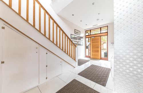 Barrow-in-Furness Apartment | Abbey Apartments Modern ApartHotel for Tourists & Professionals