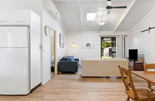 Abbey House | Abbey Beach Shack - Pet Friendly accommodation in beautiful Abbey!
