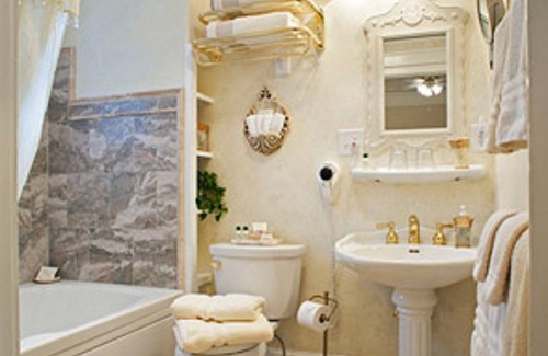 Historic Montford Bed & Breakfast | Abbington Green Bed & Breakfast Inn