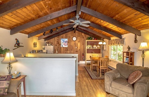 Intervale Ski Chalet | Abbott Brook Chalet A - Private Setting - 5 Mi From Storyland