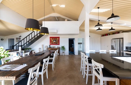Curraweela House | Abercrombie Ridge - Lux BARN and Spa Retreat - Pet-friendly